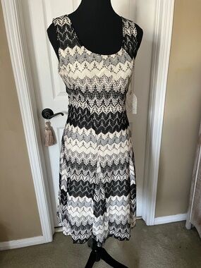 Hem & Thread Black and Cream Patterned Sleeveless Midi Dress